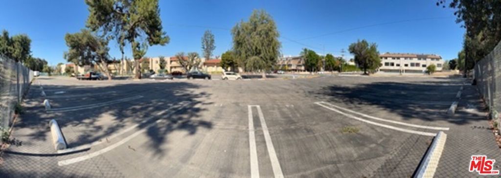 18300 Burbank Boulevard, Tarzana