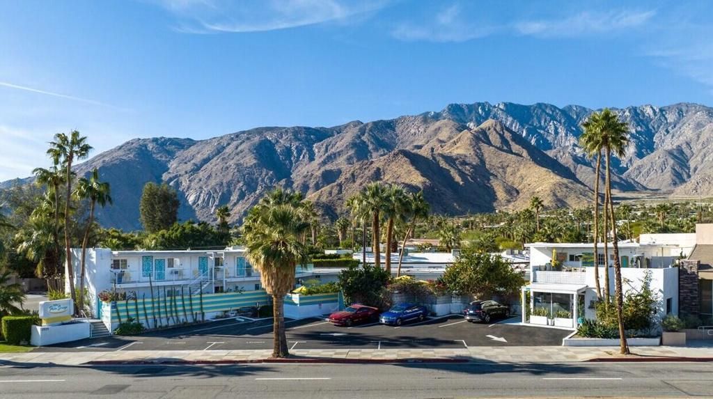 2525 Palm Canyon Drive, Palm Springs