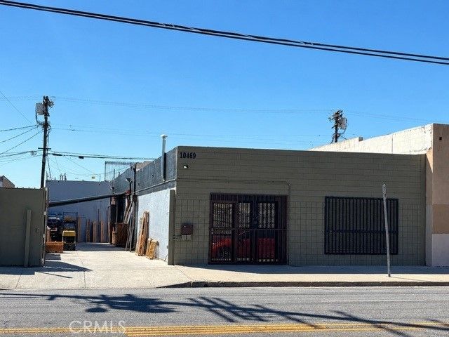 10469 San Fernando, Pacoima