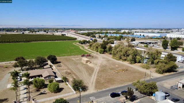 24101 S Cabe Rd, Tracy