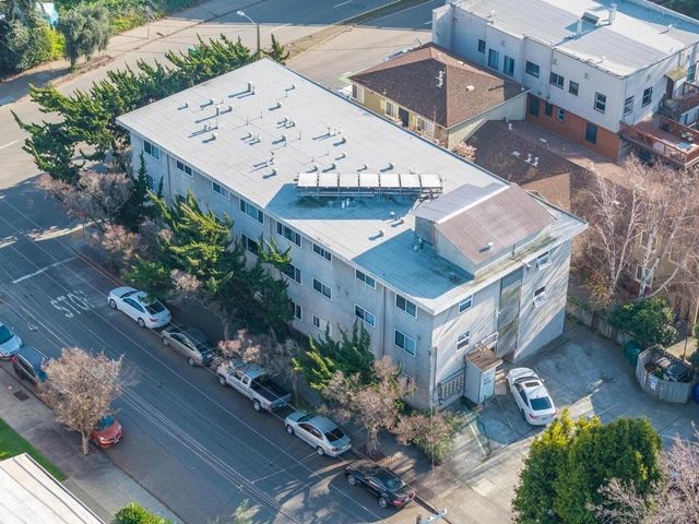 5499 Claremont Avenue, Oakland