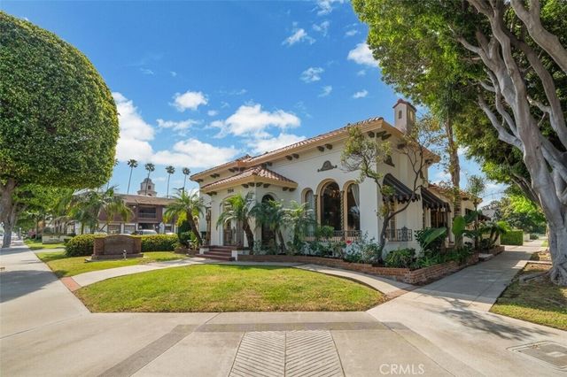 702 E Chapman, Orange
