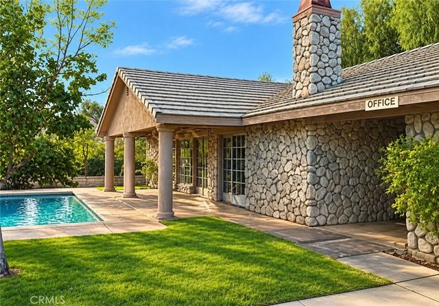 73400 Ramon, Thousand Palms