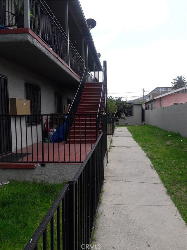 352 E 52nd Street E, Los Angeles