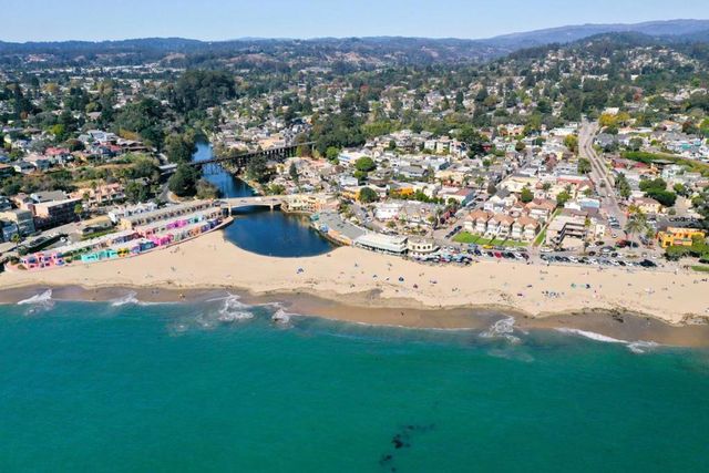 206 Hollister Avenue, Capitola
