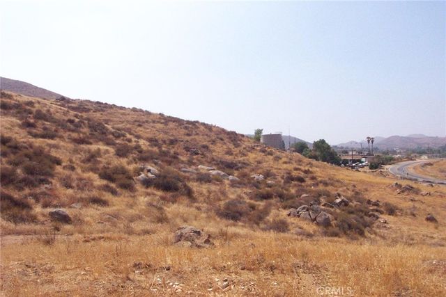 Ellis Avenue, Perris
