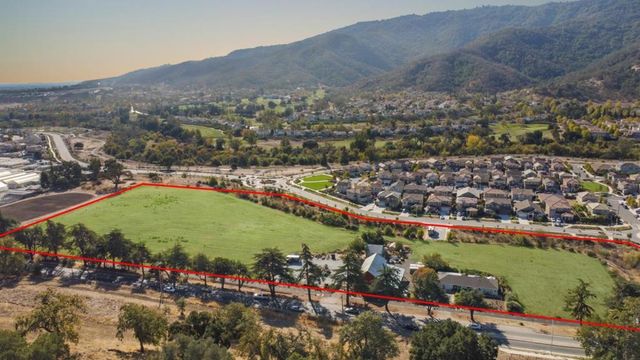 2480 Hecker Pass Road, Gilroy