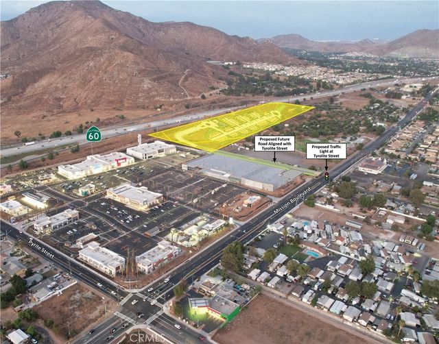 Mission Boulevard, Jurupa Valley