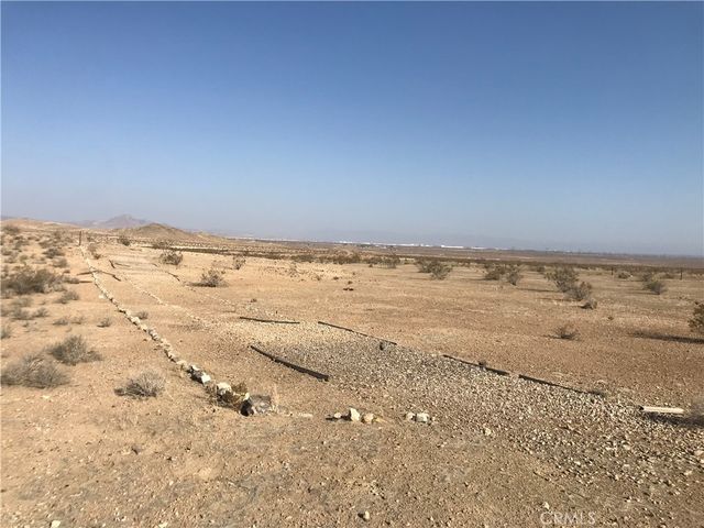 Pershing Lane, Adelanto