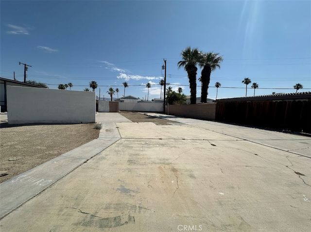 32060 Oakland, Thousand Palms