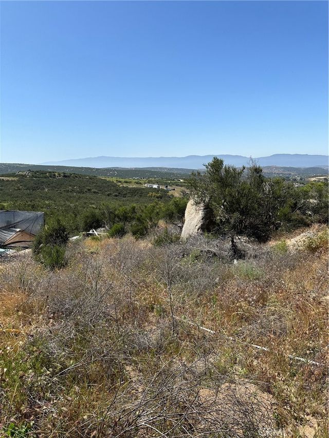 66 Rocky Knoll Road, Hemet