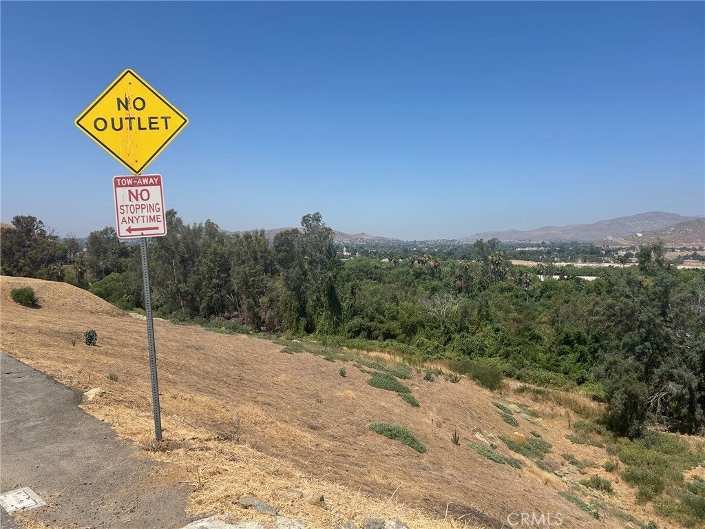 Indian Hill Road, Riverside
