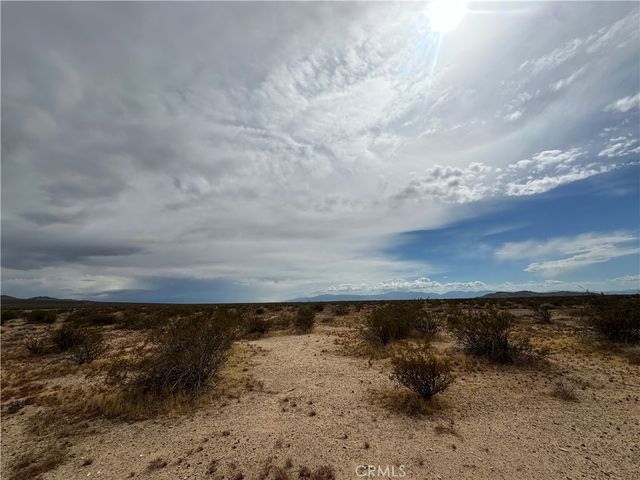 Cypress Rd, Adelanto
