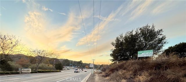 Newhall Avenue, Newhall