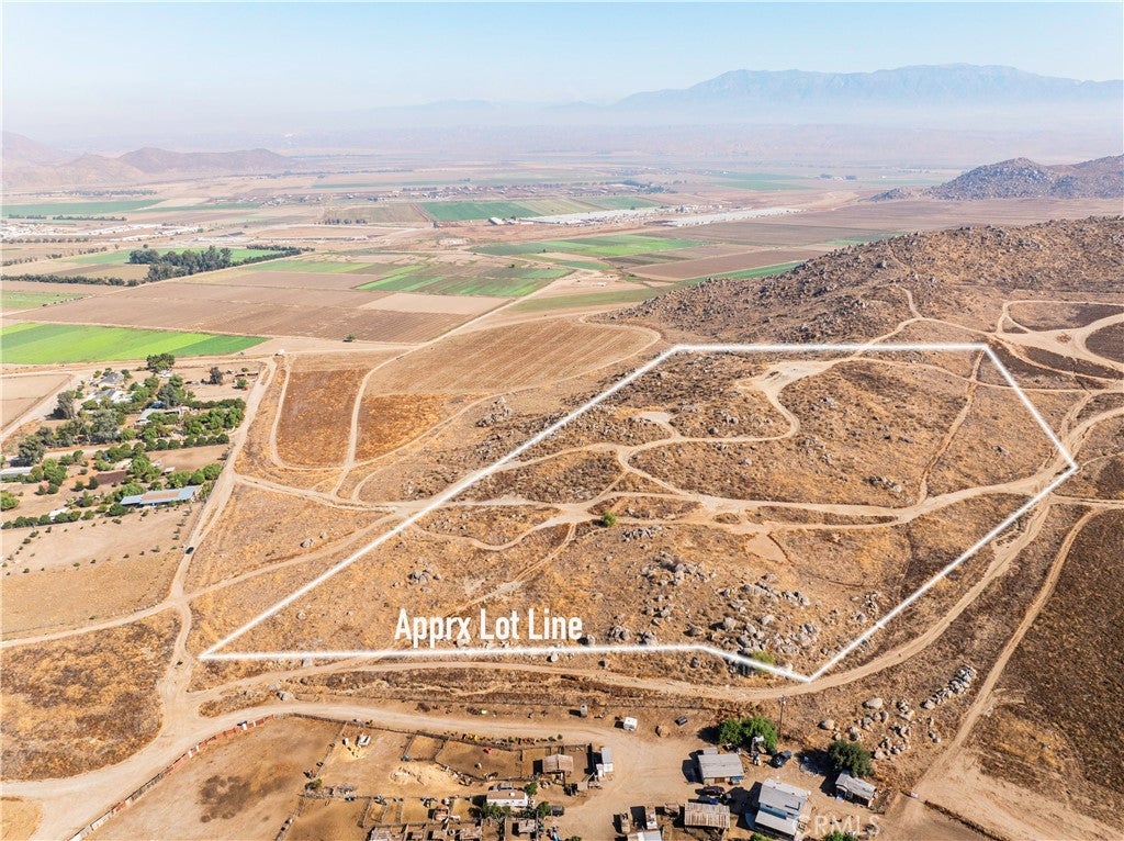 Wosslick Avenue, Nuevo/Lakeview