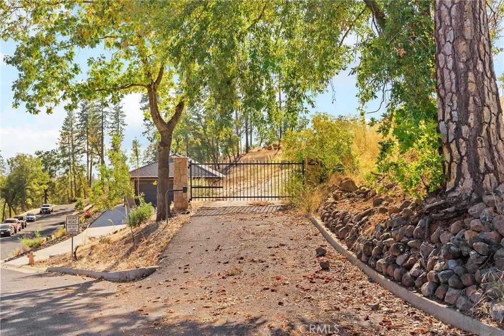 585 Valstream Drive, Paradise