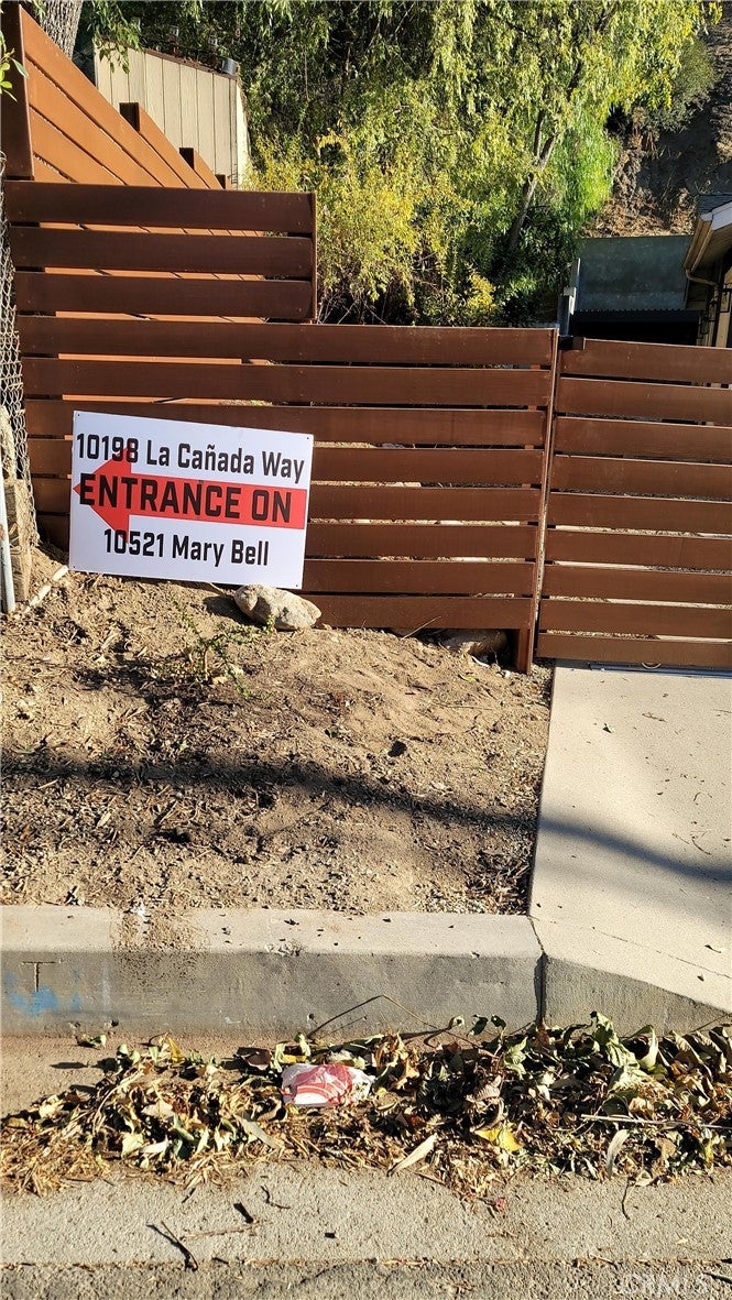 10198 La Canada Way, Sunland