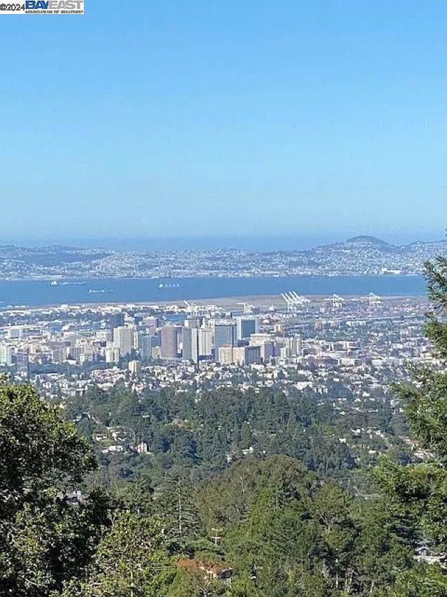 Chelton Dr, Oakland