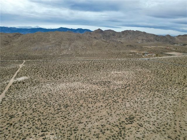 31300 Cove Road, Lucerne Valley
