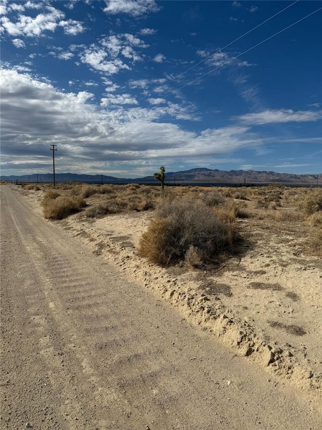 85 Th Street W, Rosamond