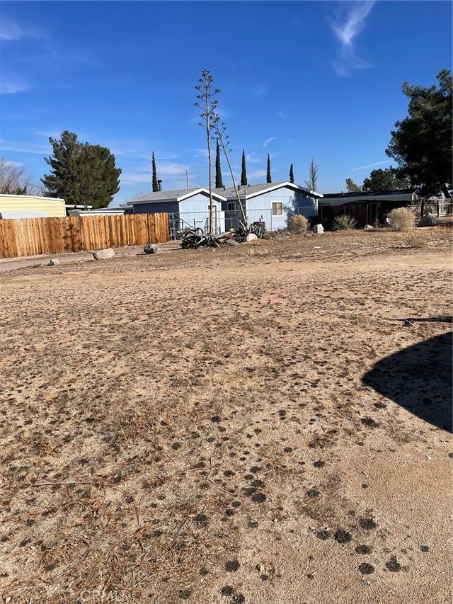 13991 Riviera Dr, Victorville