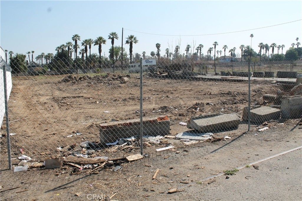 3496 Commerce Street, Riverside