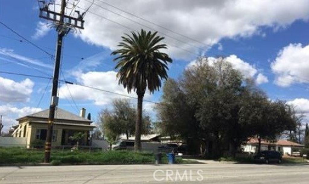 1367 S Towne Avenue, Pomona