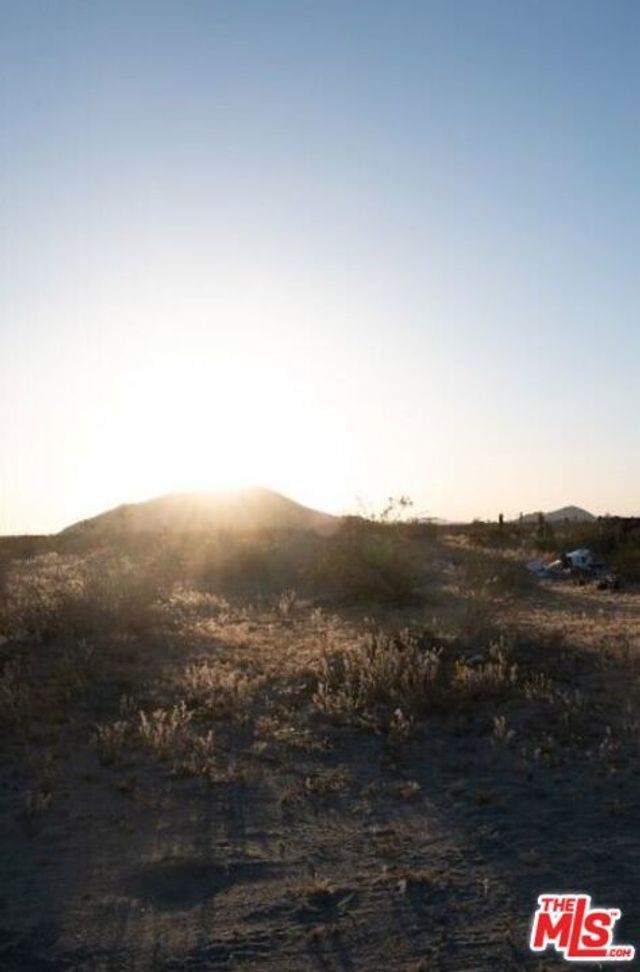 1 Yucca Road, Adelanto