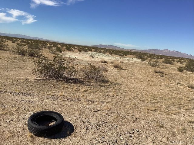Mauka Rd, Newberry Springs