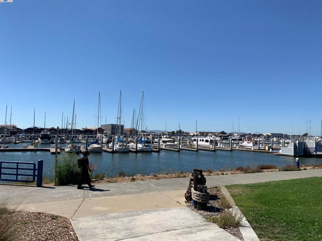 Photo of Listing #41092292