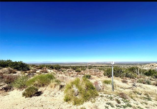 Avenue Y-8, Llano