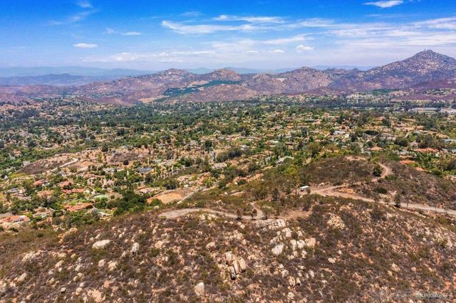 12526 Sw Boulder Mt Rd, Poway