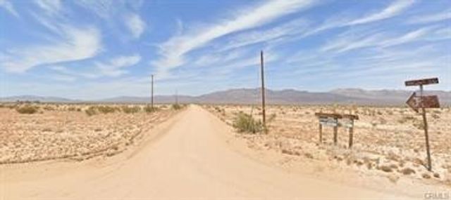 1 Shadow Mountain Road, Adelanto