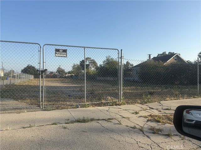 Valencia Avenue, Fontana