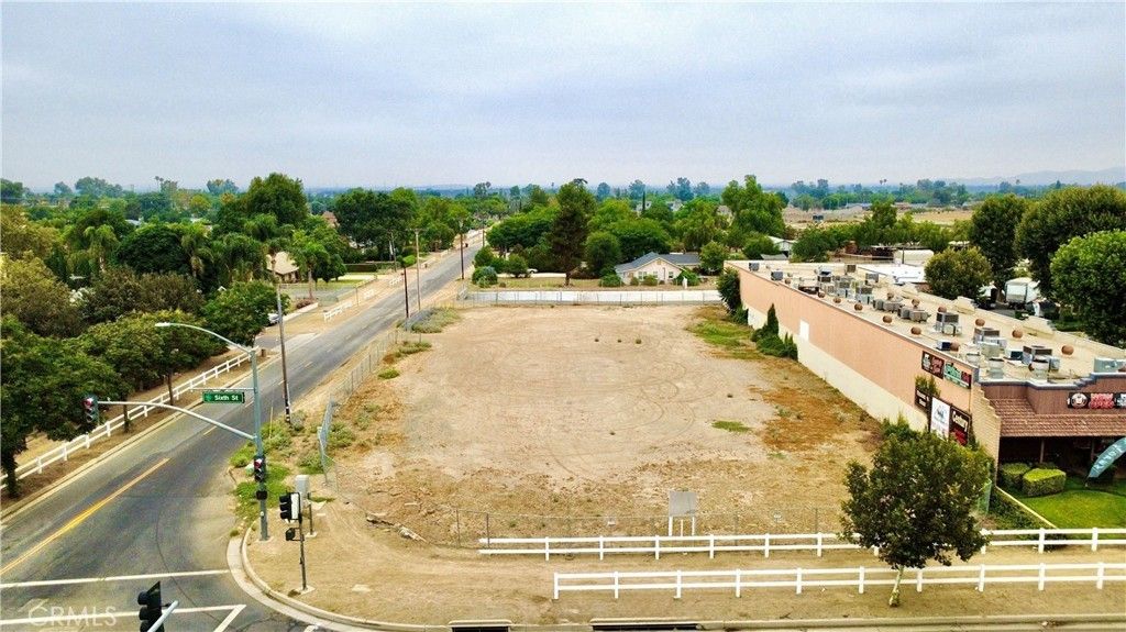 6th & Valleyview, Norco