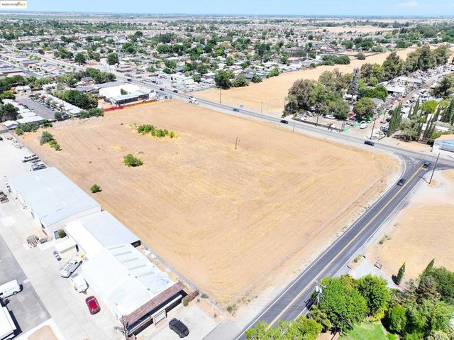 Almond Ave, Oakley
