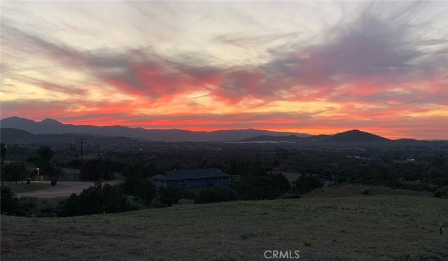 Niro Road, Perris
