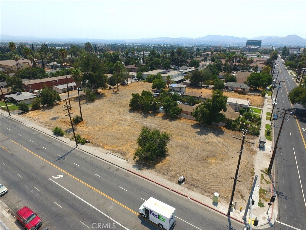 Photo of Listing #IV25174564