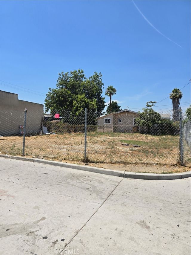 6203 Compton Avenue, Los Angeles