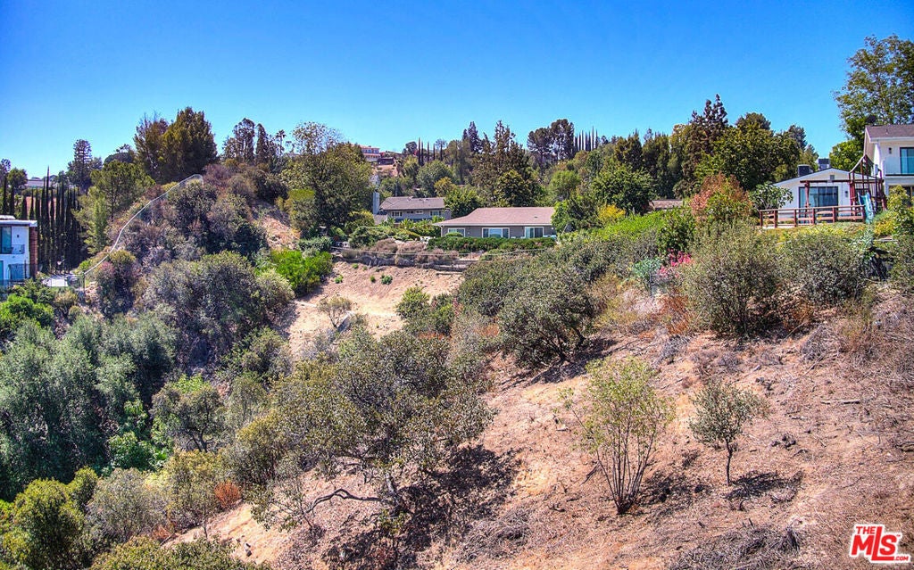 4491 La Barca Drive, Tarzana