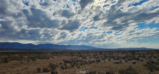 179th Street E, Llano