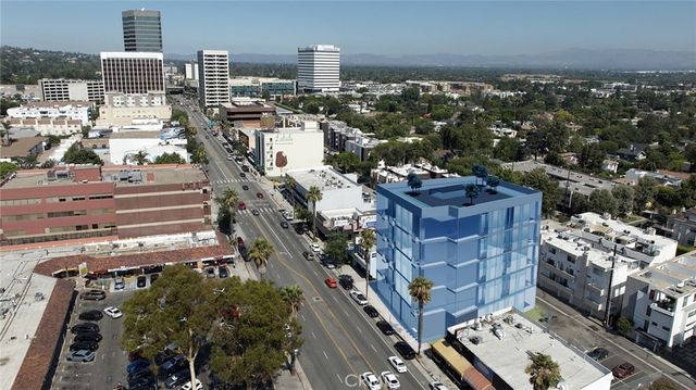 15027 Ventura Boulevard, Sherman Oaks