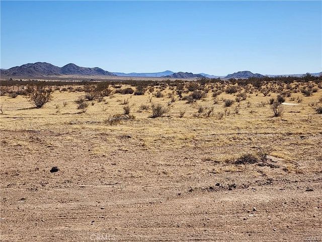 400 Cascadian Ave, Lucerne Valley
