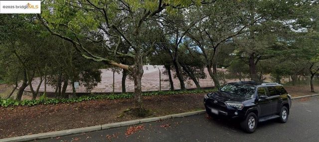 Bullard Dr, Oakland