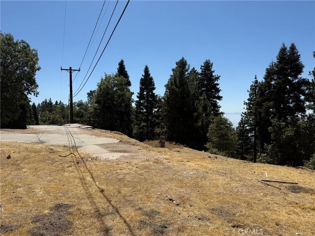 10 Winding Way, Running Springs