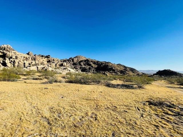 Joshua Road, Apple Valley