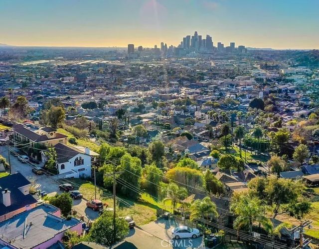 2701 N Thomas, Los Angeles