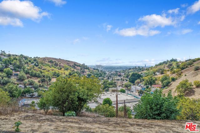 3758 Roberta, Los Angeles