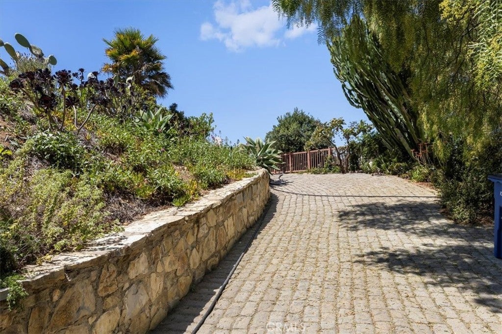 Photo of Listing #SB25241684