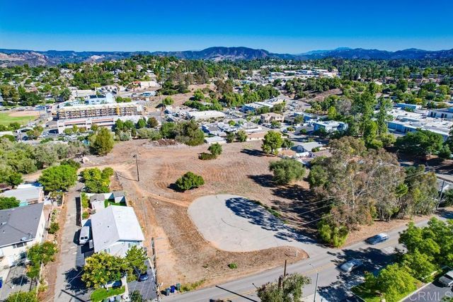 502 E Elder Street, Fallbrook